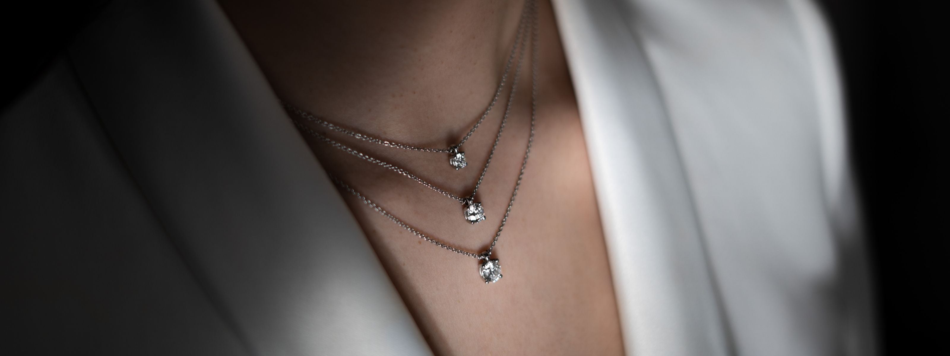 Collar y colgante de platino 950 y diamante