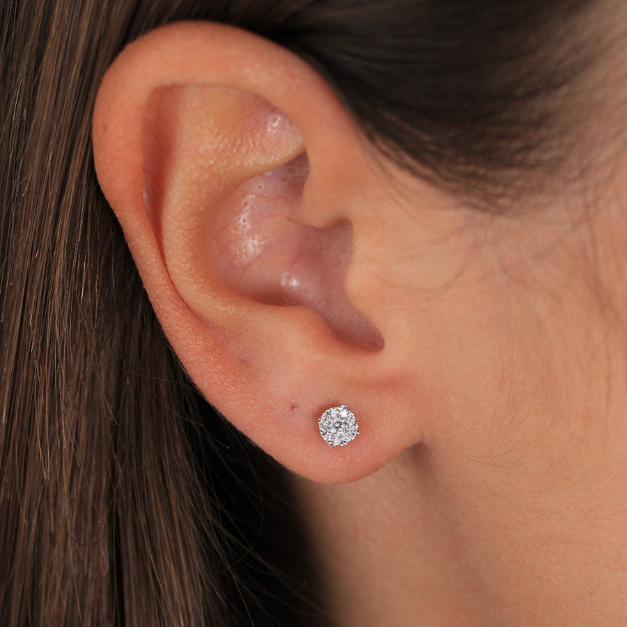 Pendientes de oro blanco de 18k con diamantes con engaste invisible