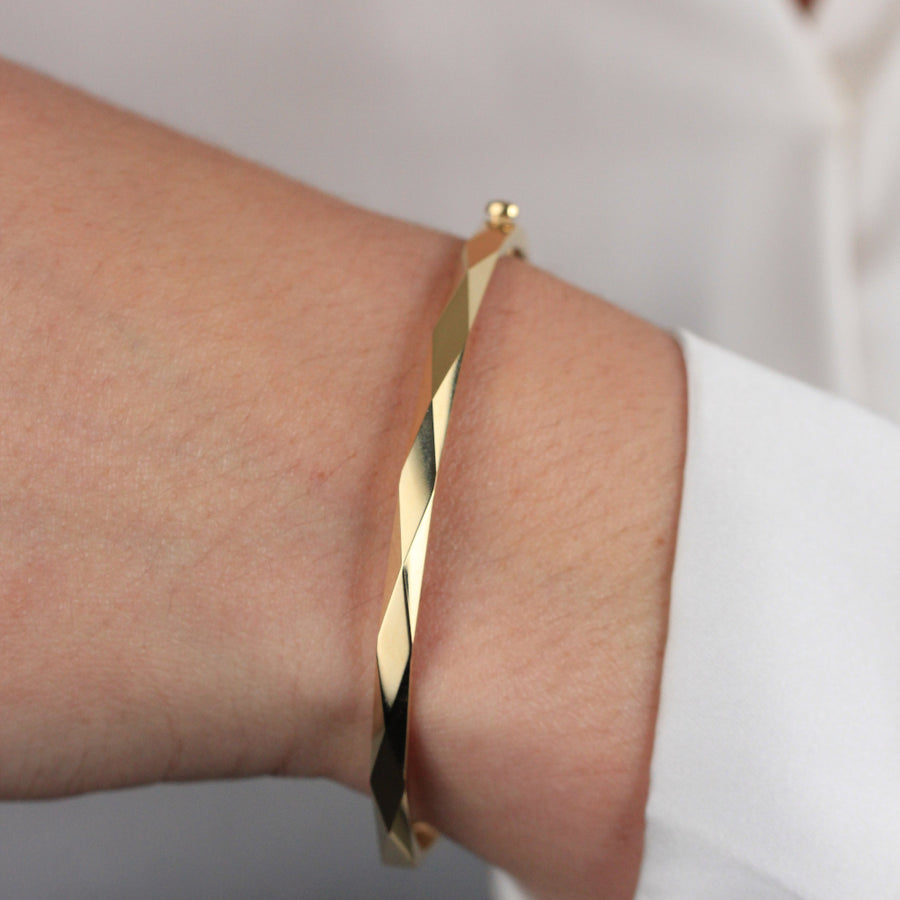 Pulsera rígida de oro amarillo de 18k
