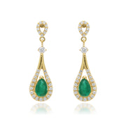 Pendientes estilo vintage realizados en oro amarillo de 18k con esmeraldas talla pera y diamantes