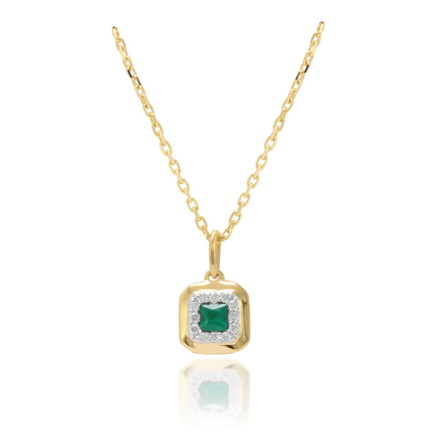 Collar de oro amarillo de 18k con una esmeralda central y orla de diamantes