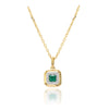Collar de oro amarillo de 18k con una esmeralda central y orla de diamantes