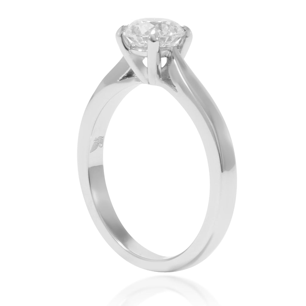 Sortija de pedida realizada en platino 960 con un diamante engastado en cuatro garras