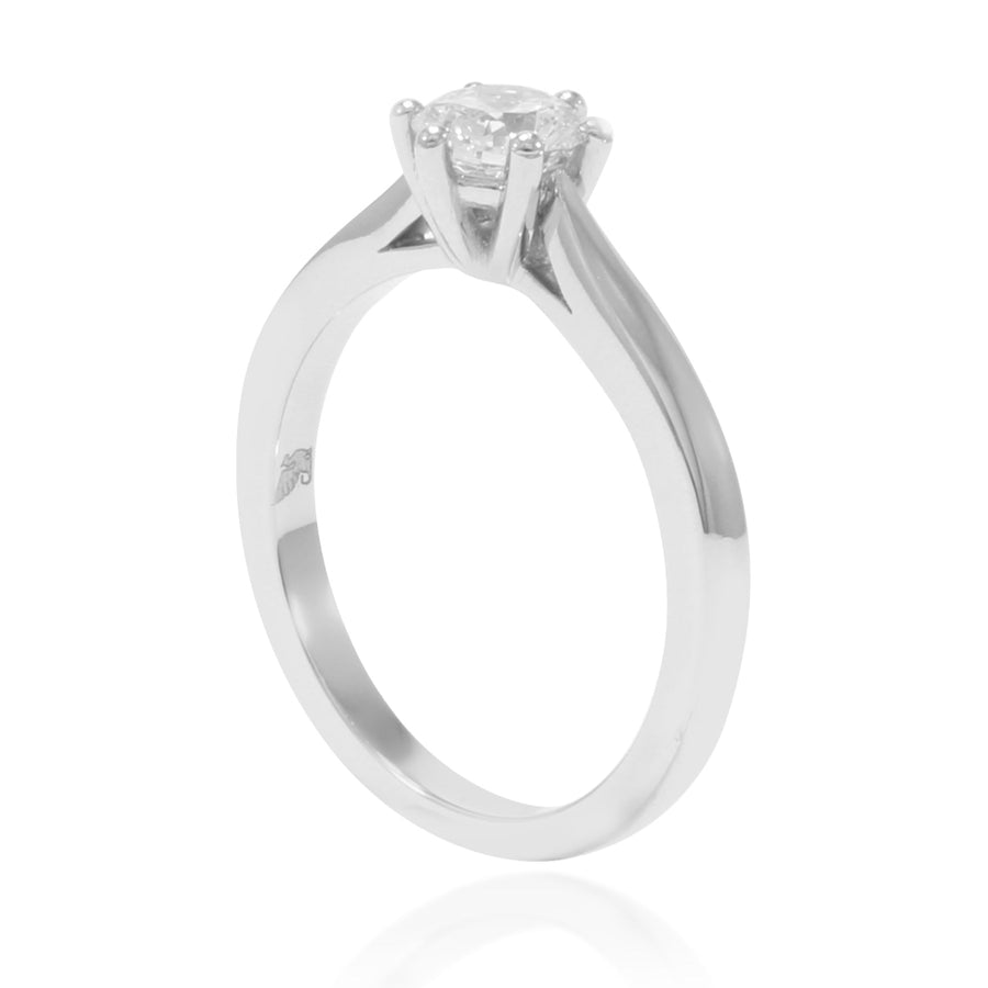 Anillo solitario de platino 960 con un diamante solitario engastado en seis garras