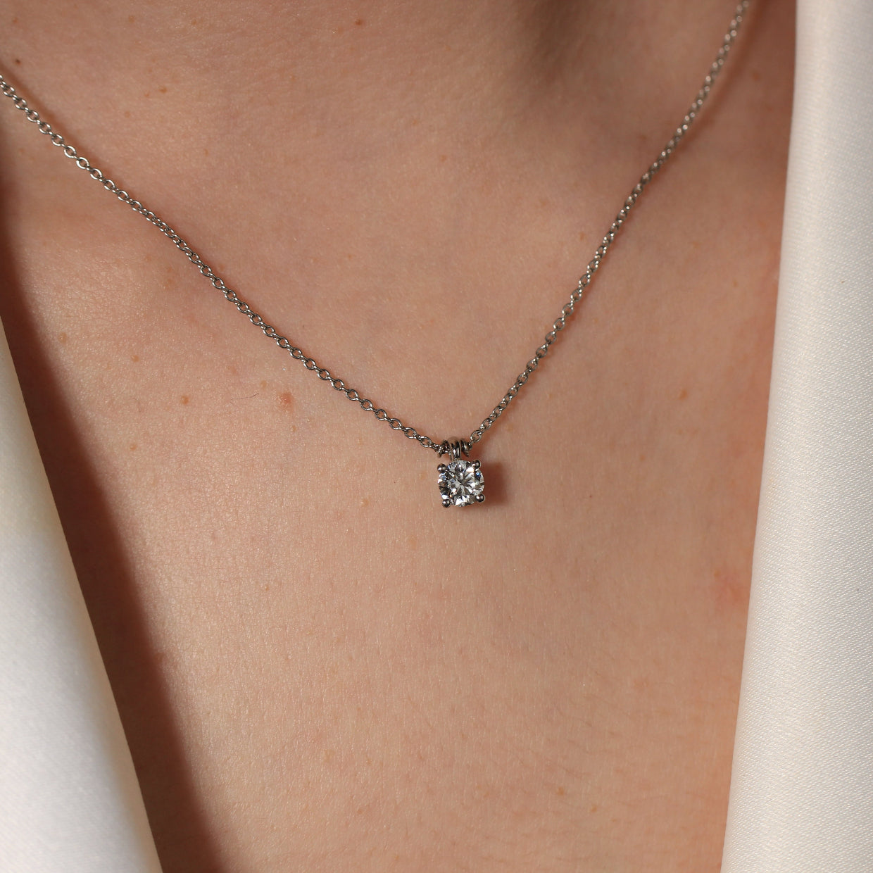 Collar Realizado en Platino y Diamante Certificado IGI