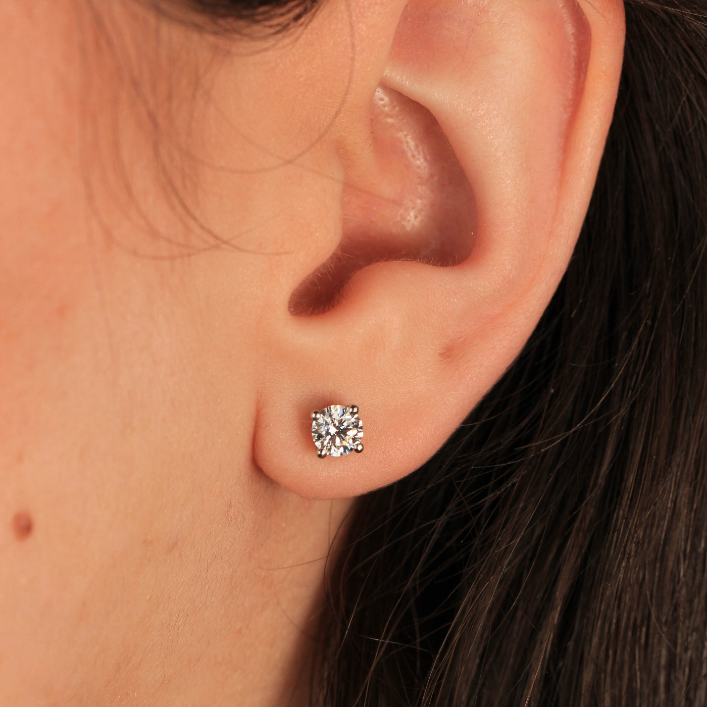 Pendientes de Platino 950 con diamante solitario en cuatro garras