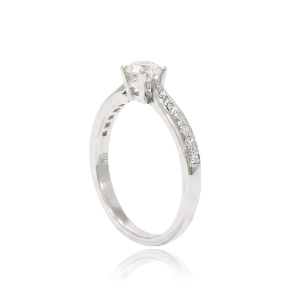 Anillo de platino con diamantes certificados