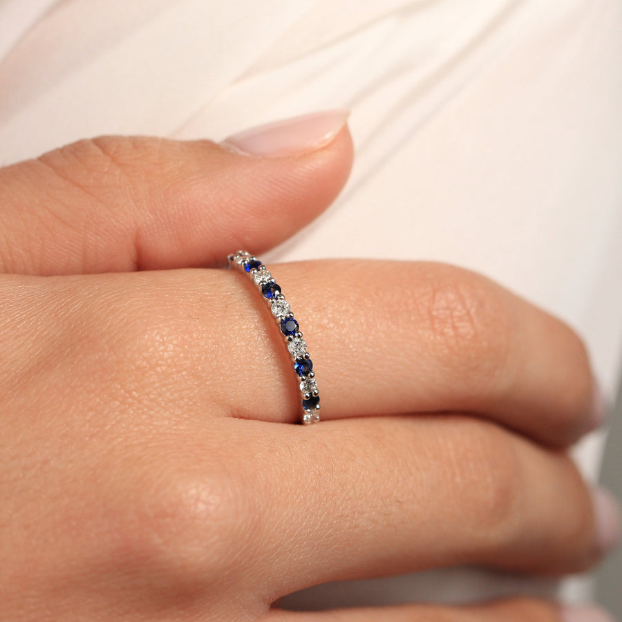 Sortija con zafiros azules y diamantes