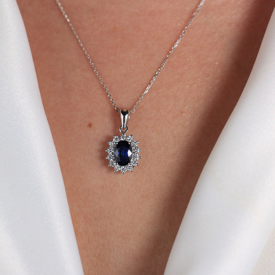 colgante estilo Lady Di de oro blanco de 18k con diamantes y zafiro azul