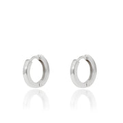 Pendientes en forma de aro de oro blanco 18 quilates.