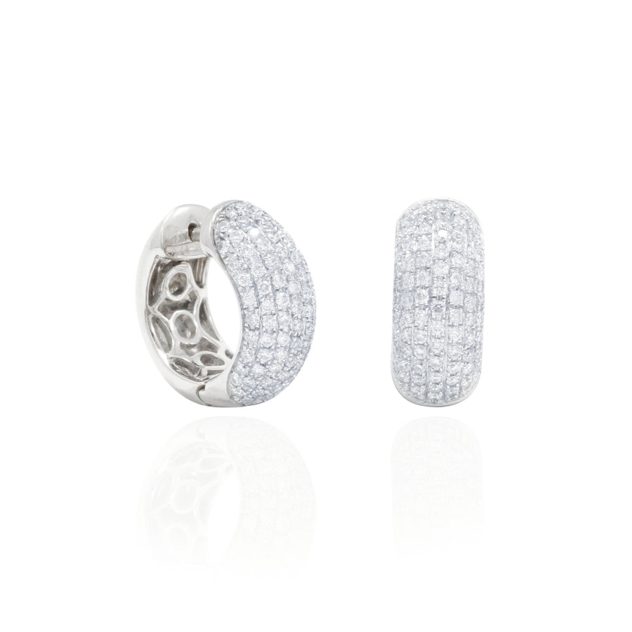 Pendientes aro de oro blanco de 18 quilates con 170 diamantes talla brillante.